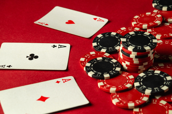 The long-awaited win with a combination of three of a kind or set in poker on a red table brought a lot of playing chips. Modest victory in poker