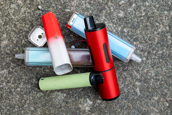 Discarded single use disposable vapes