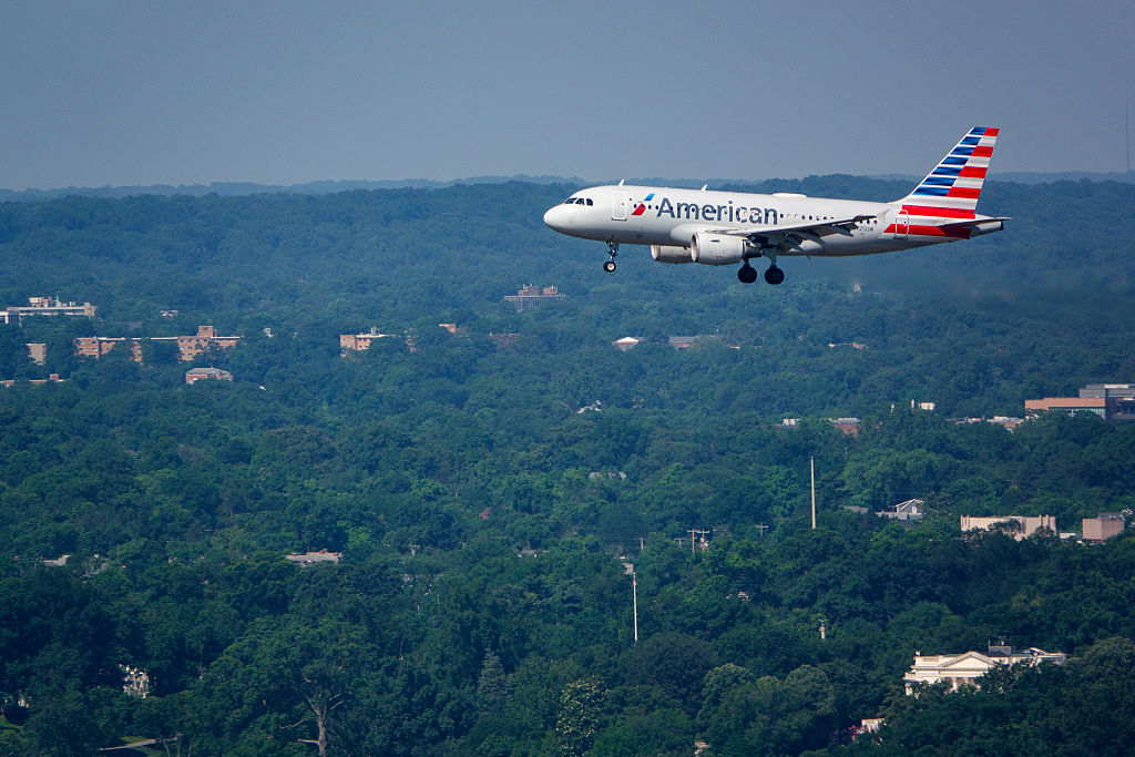 American Airlines Approaches Ronald Reagan Washington National Airport